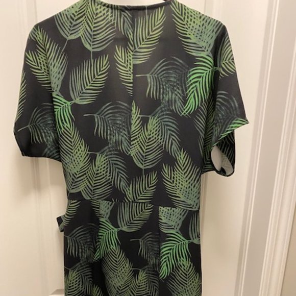 Simons Dress in Black and Green floral - Picture 4 of 4